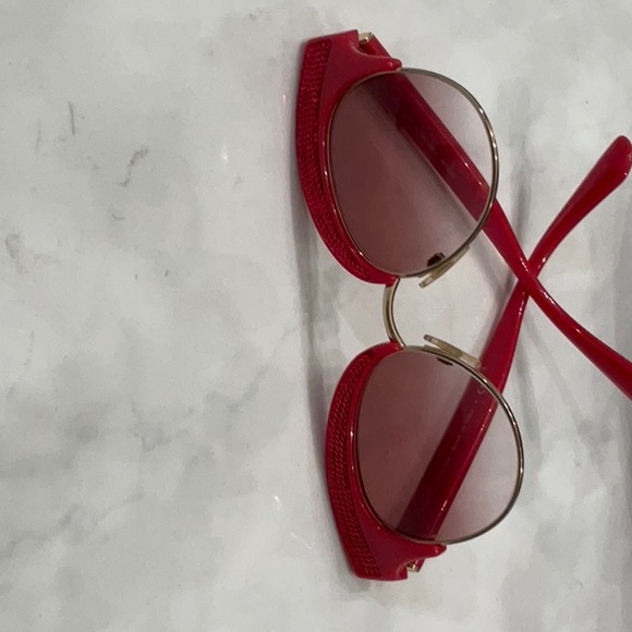 Dolce and Gabbana - Picture 2 of 4